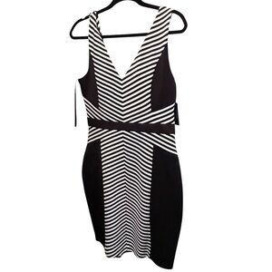 Guess size 12 black & white textured Sleeveless V-neck midi dress